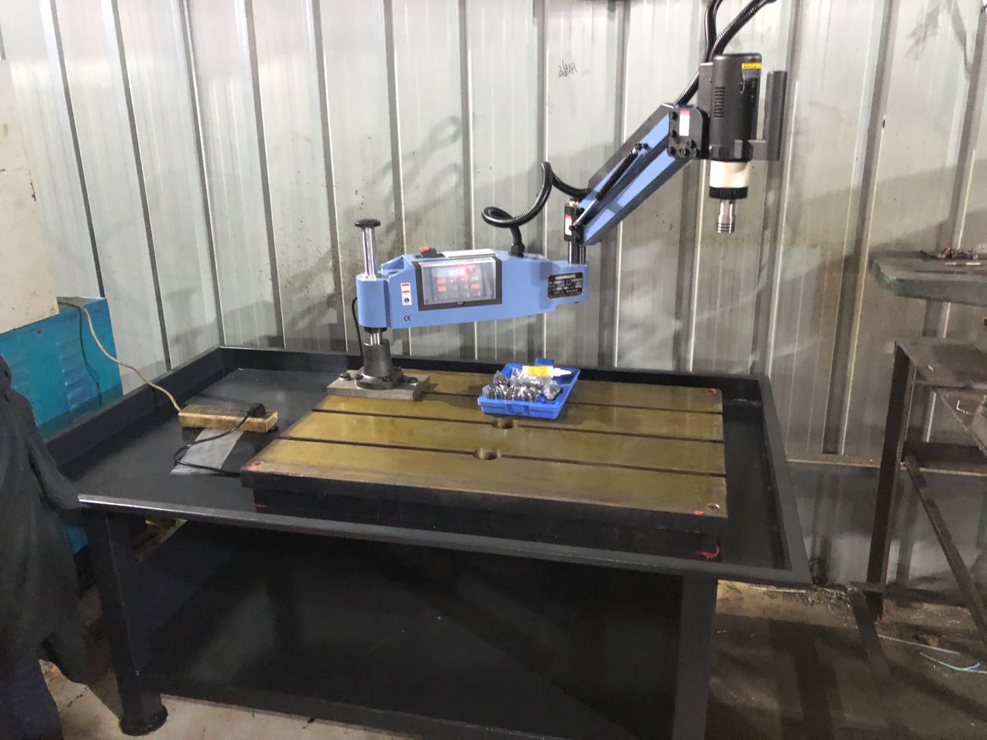 感謝大展智能造型機(jī)廠惠購(gòu)M16搖臂攻絲機(jī)兩工位桌子鑄造工作臺(tái)100KG